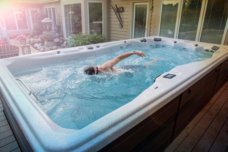 2019 H2X Challenger15 lifestyle swimming DSC7280 HIGH RES 768x513